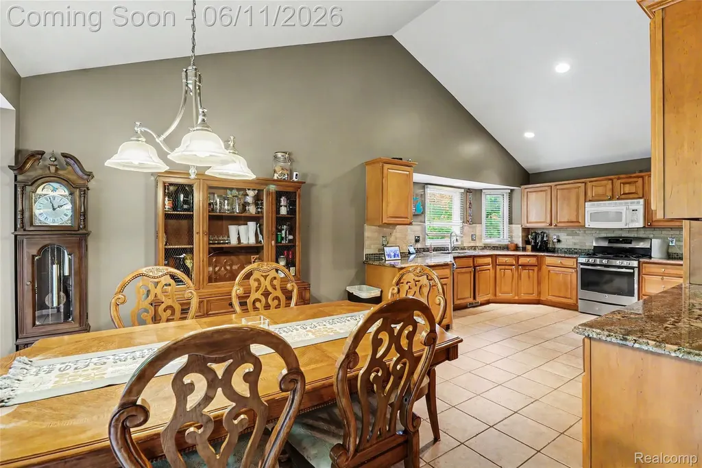 57572 Suffield Drive Washington Township MI 48094