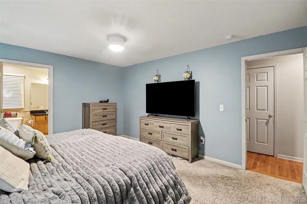 57572 Suffield Drive Washington Township MI 48094