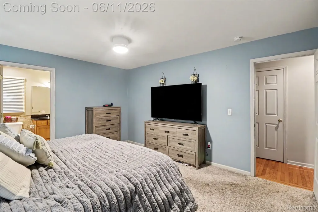 57572 Suffield Drive Washington Township MI 48094