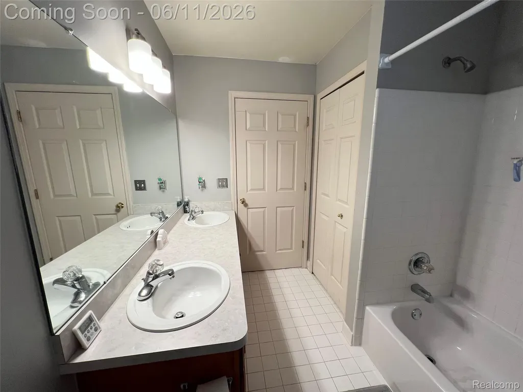 57572 Suffield Drive Washington Township MI 48094