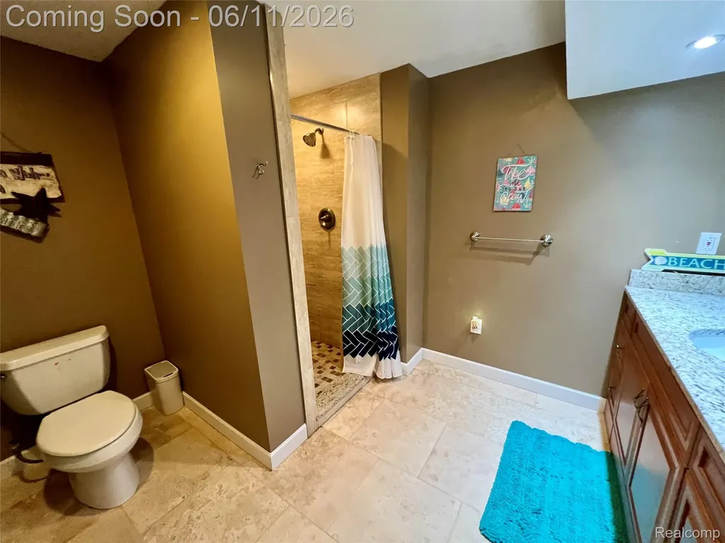 57572 Suffield Drive Washington Township MI 48094
