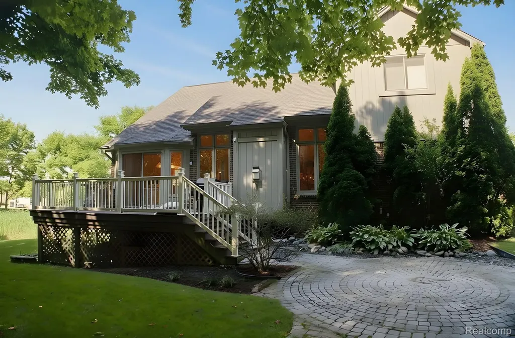 57572 Suffield Drive Washington Township MI 48094