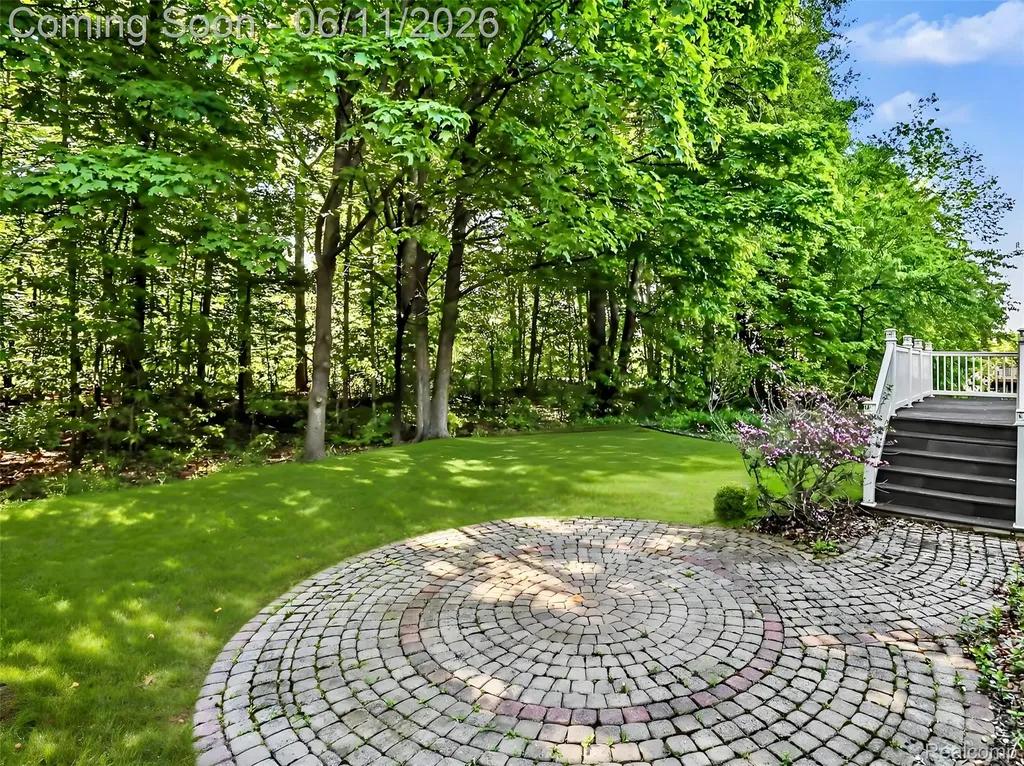 57572 Suffield Drive Washington Township MI 48094