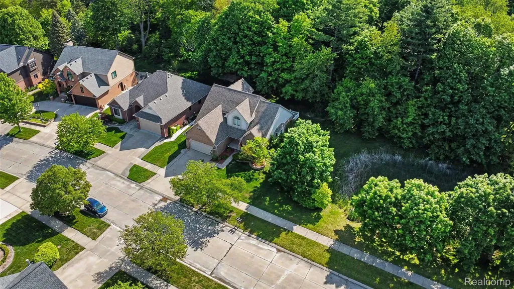 57572 Suffield Drive Washington Township MI 48094