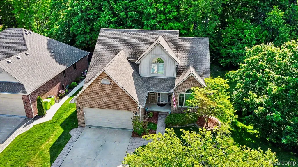 57572 Suffield Drive Washington Township MI 48094
