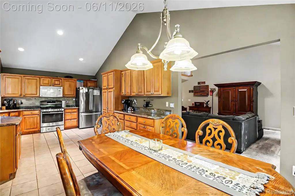 57572 Suffield Drive Washington Township MI 48094
