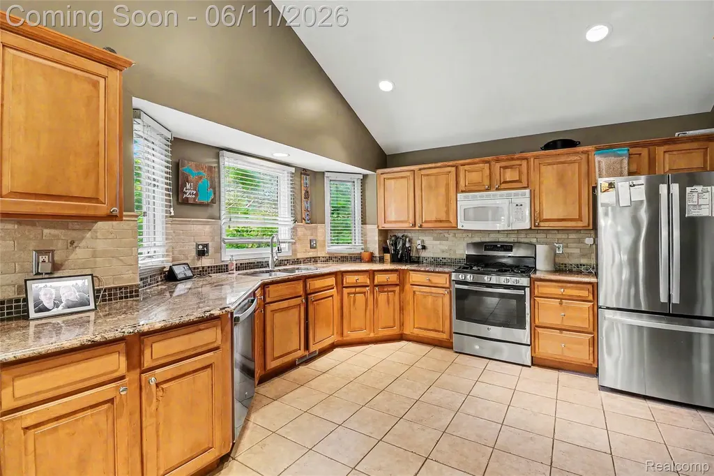 57572 Suffield Drive Washington Township MI 48094