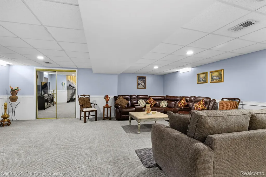5296 Chase Road Dearborn City MI 48126