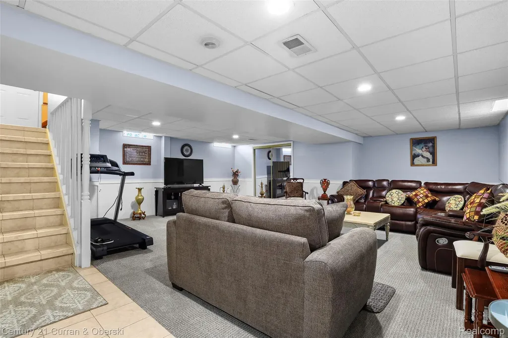 5296 Chase Road Dearborn City MI 48126