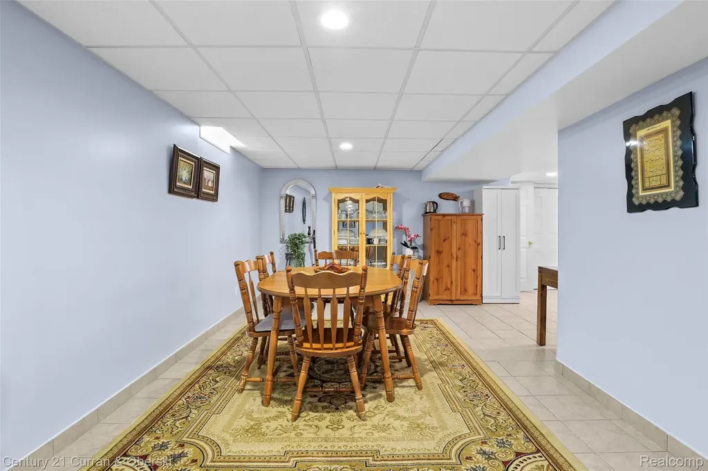 5296 Chase Road Dearborn City MI 48126