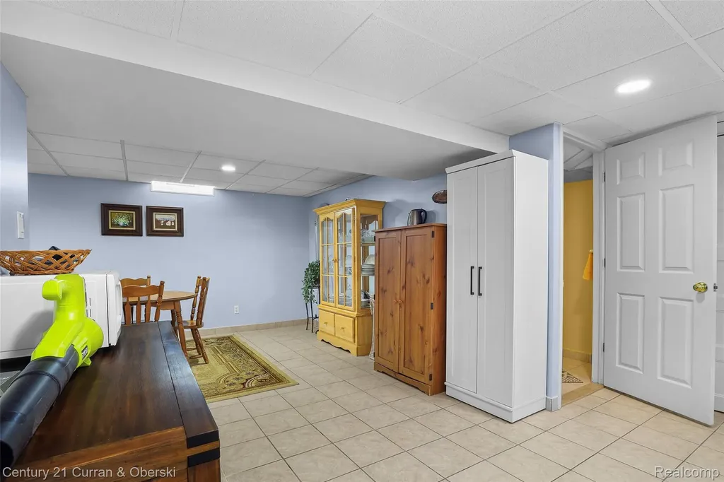 5296 Chase Road Dearborn City MI 48126
