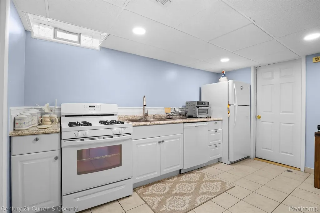 5296 Chase Road Dearborn City MI 48126