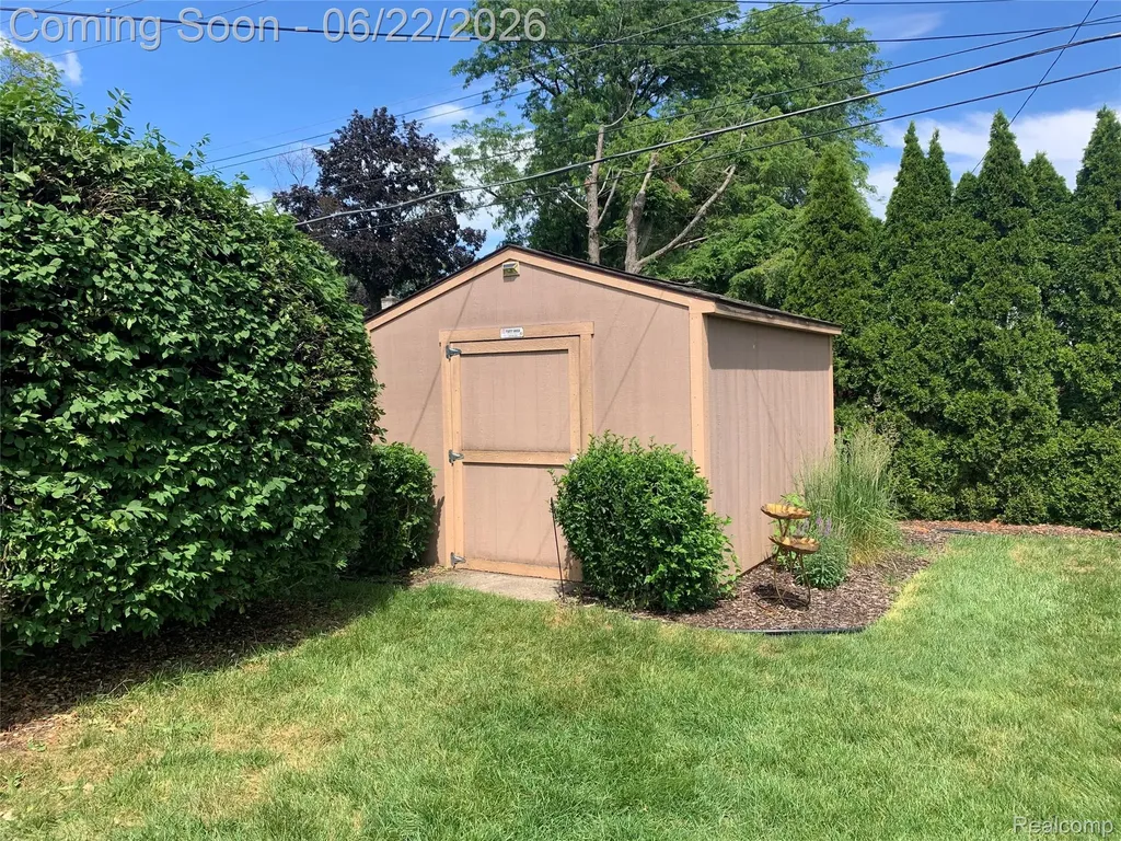 38420 Mason Street Livonia City MI 48154