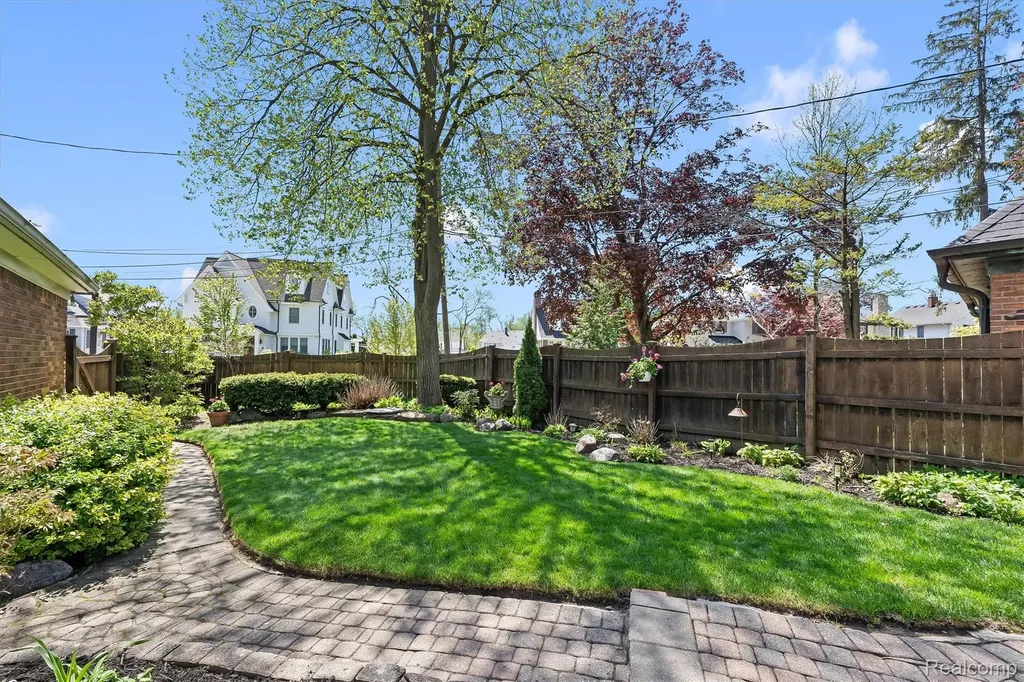 2009 Northwood Boulevard Royal Oak City MI 48073