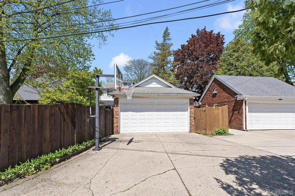 2009 Northwood Boulevard Royal Oak City MI 48073