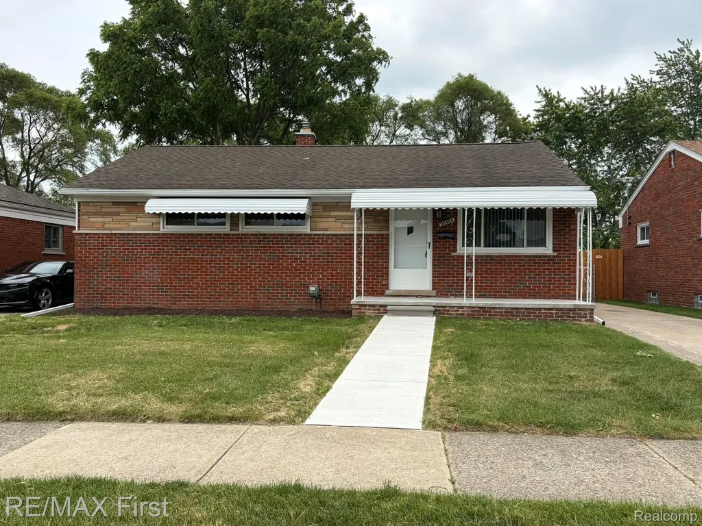 25184 Collingwood Street Roseville City MI 48066