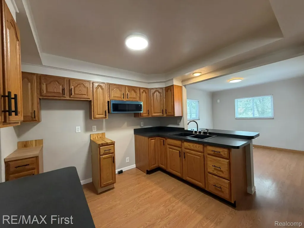25184 Collingwood Street Roseville City MI 48066