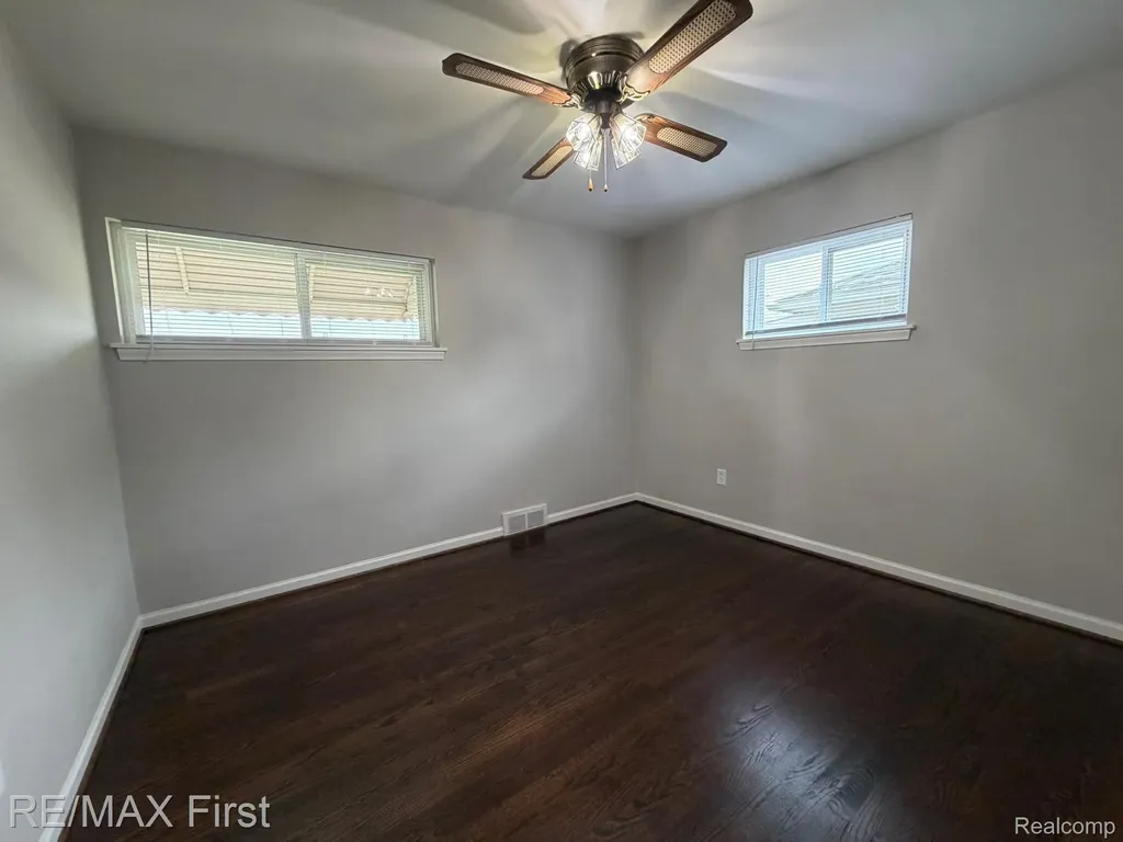 25184 Collingwood Street Roseville City MI 48066