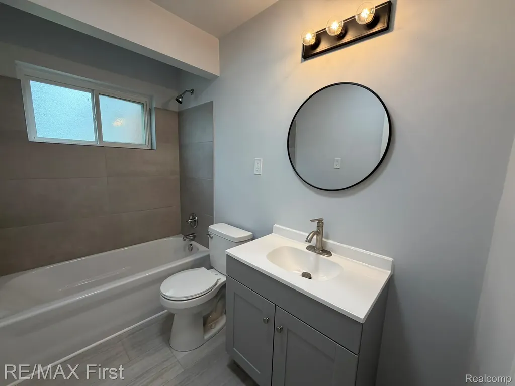 25184 Collingwood Street Roseville City MI 48066