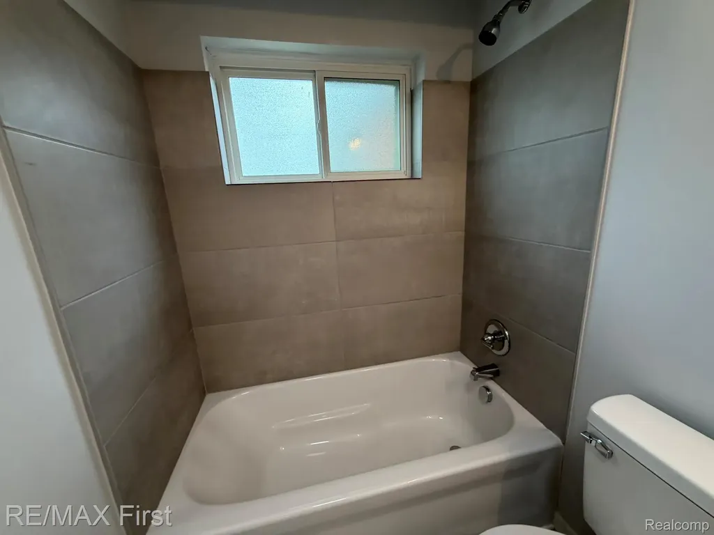 25184 Collingwood Street Roseville City MI 48066