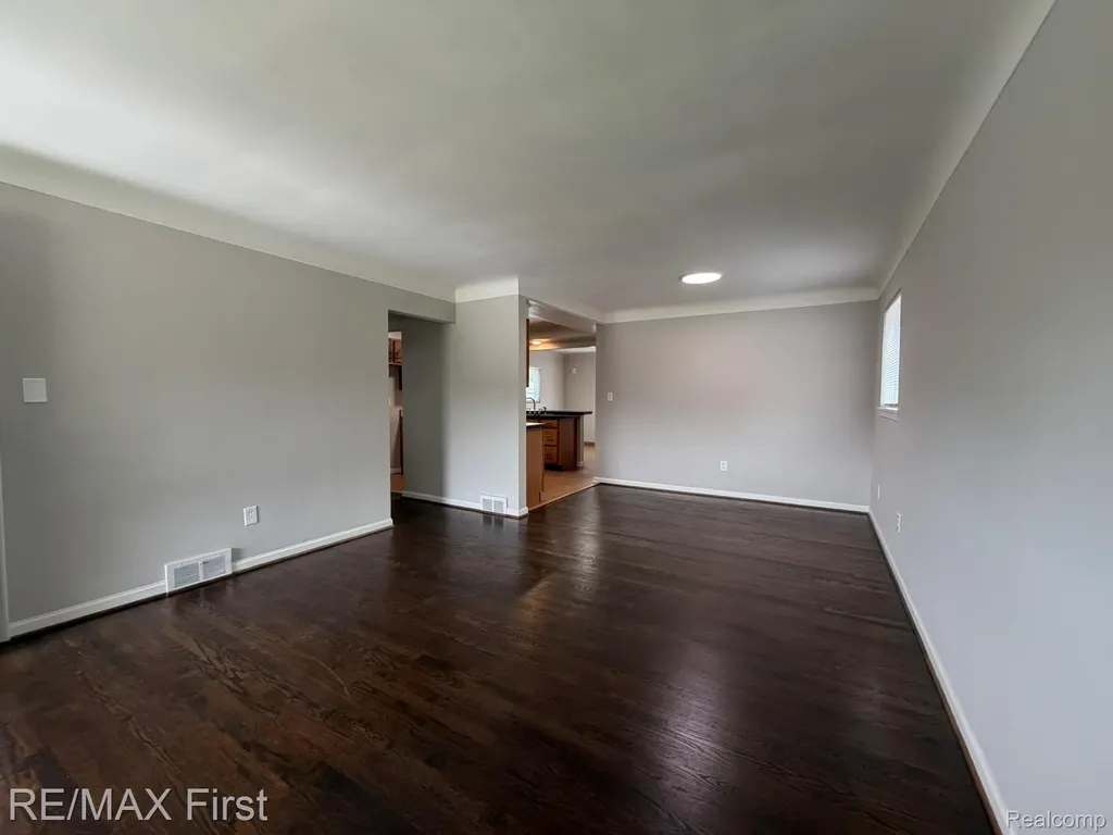 25184 Collingwood Street Roseville City MI 48066