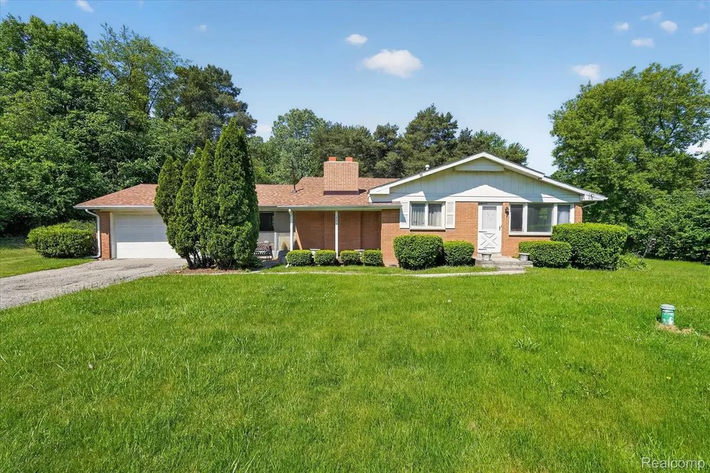 2091 N Irish Road Davison Township MI 48423