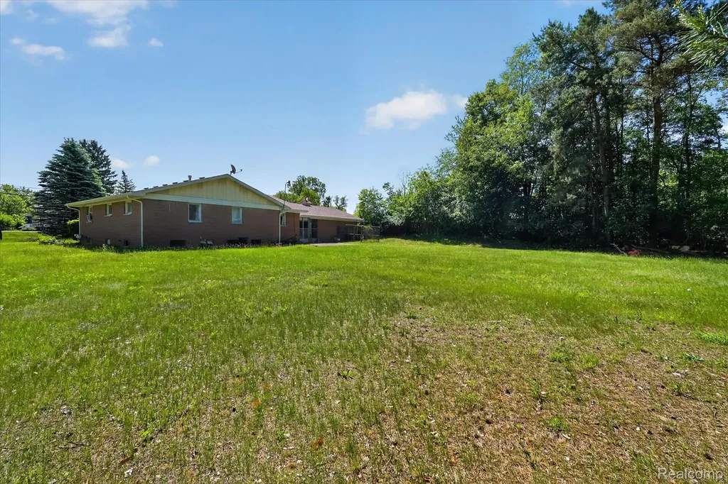 2091 N Irish Road Davison Township MI 48423