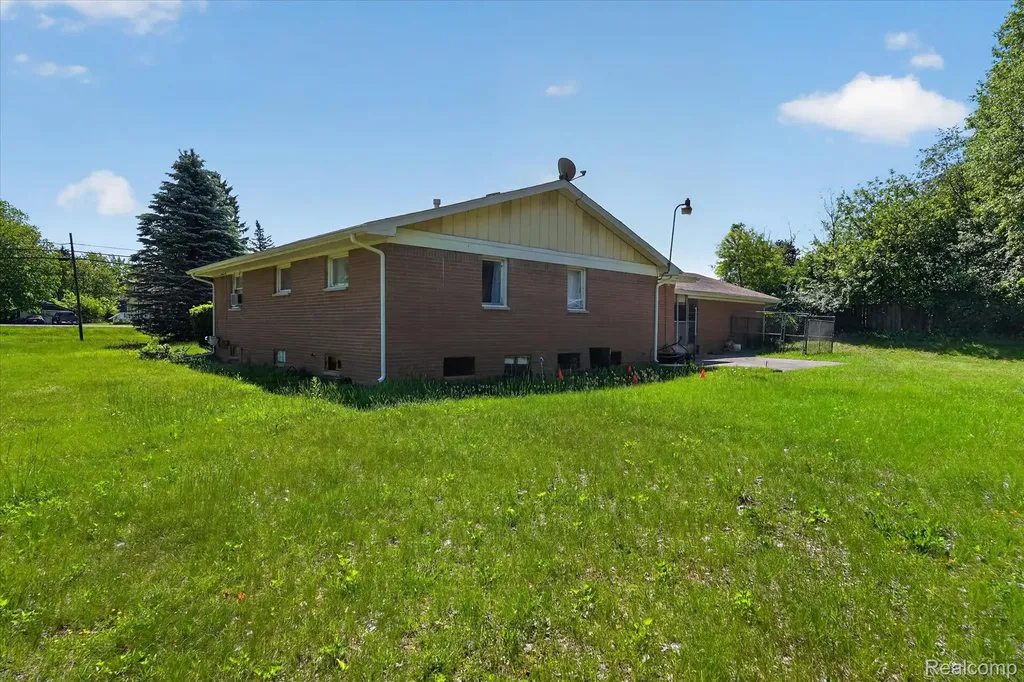 2091 N Irish Road Davison Township MI 48423