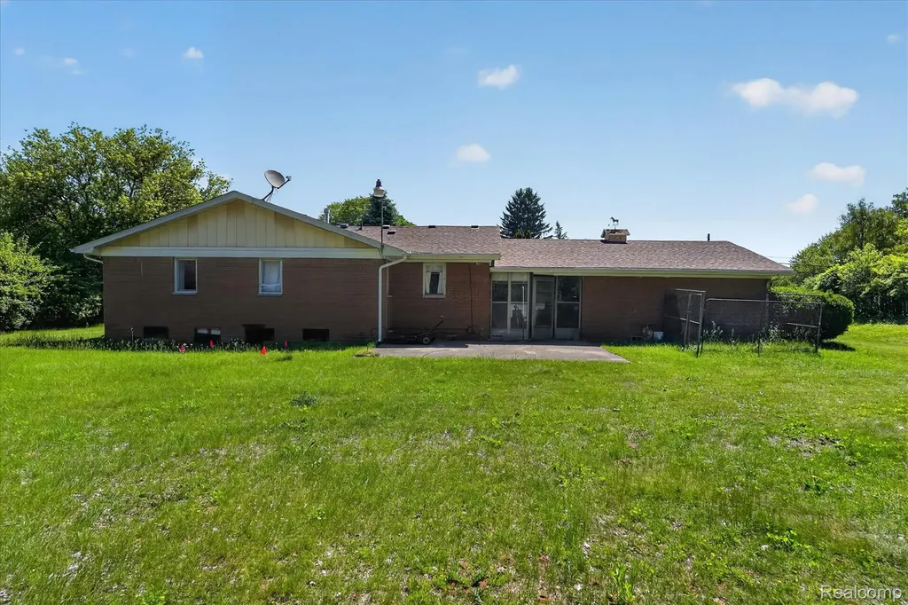 2091 N Irish Road Davison Township MI 48423