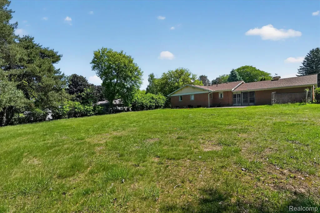 2091 N Irish Road Davison Township MI 48423