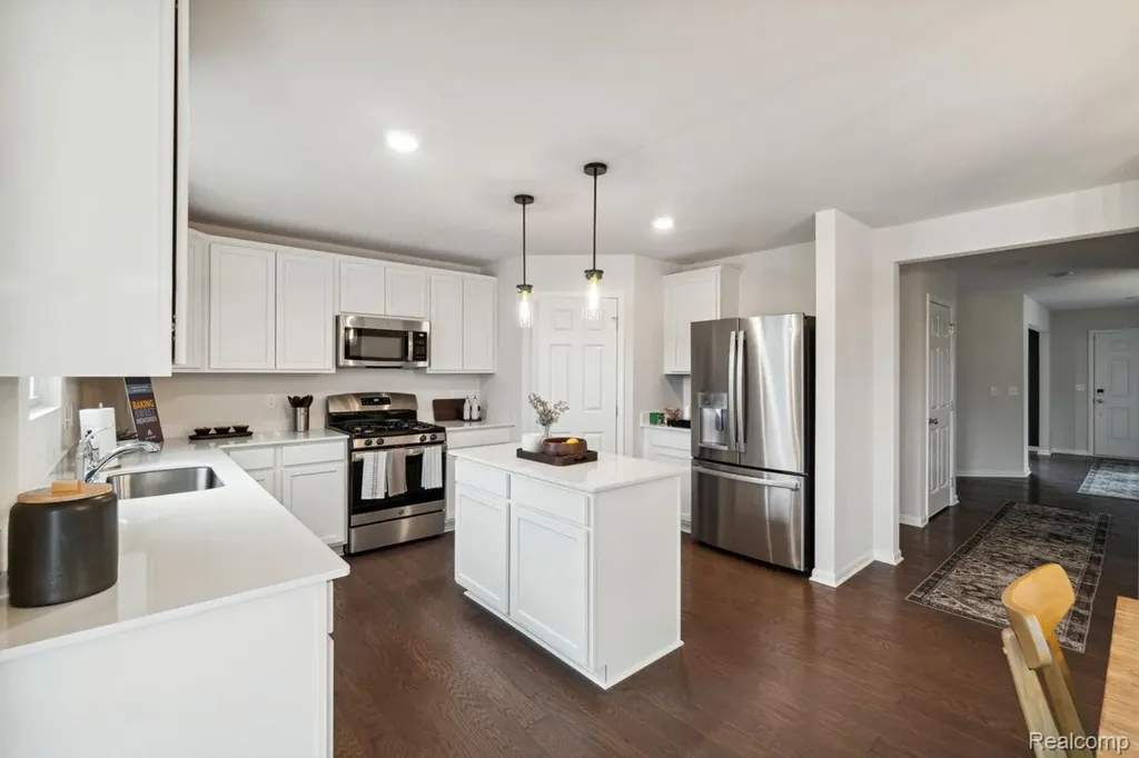 408 Hidden River W Holly Township MI 48442