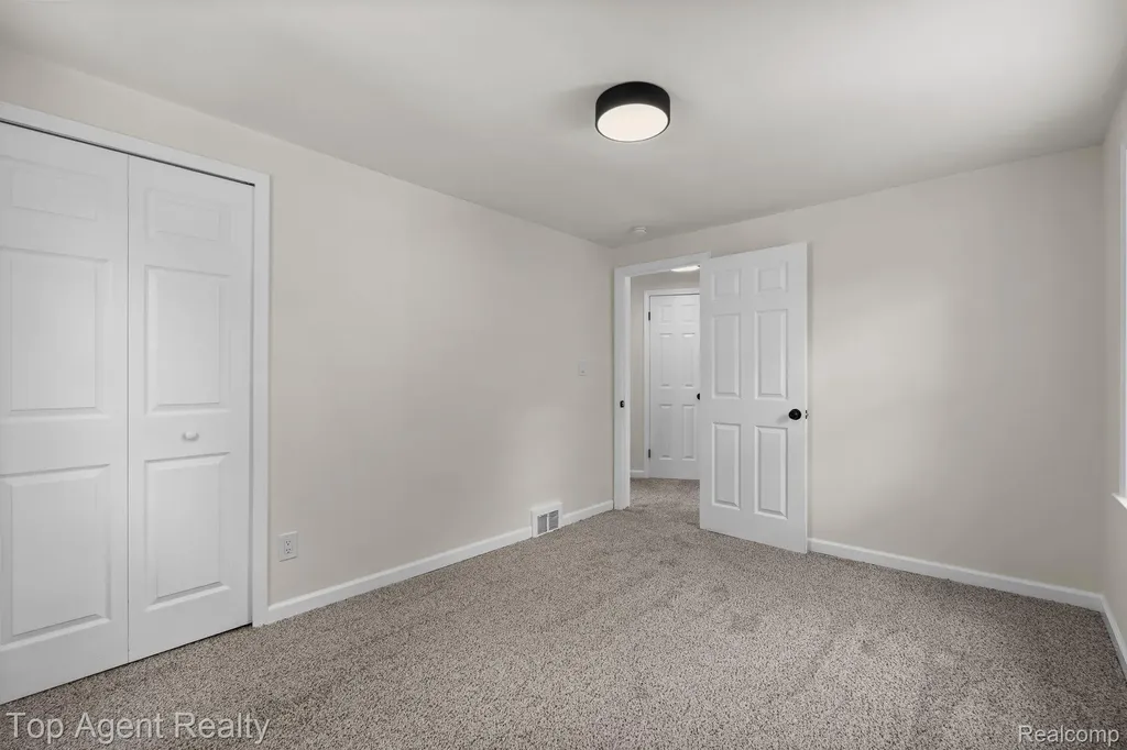 17585 Faust Avenue Detroit City MI 48219