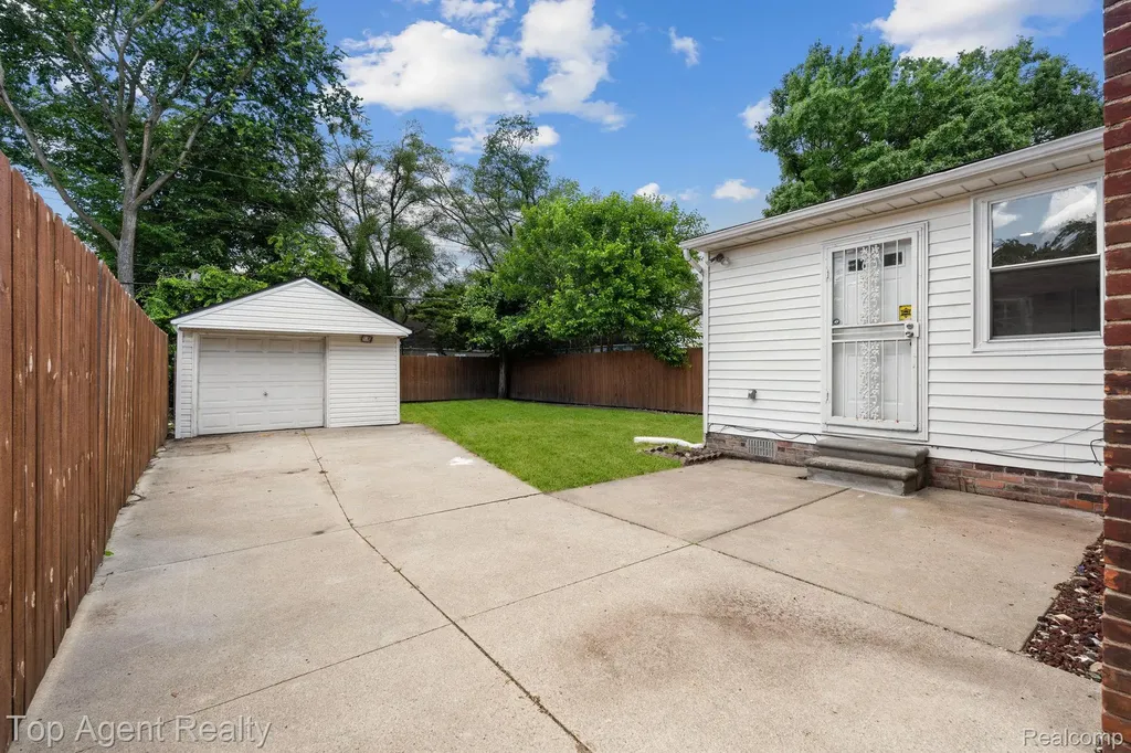 17585 Faust Avenue Detroit City MI 48219