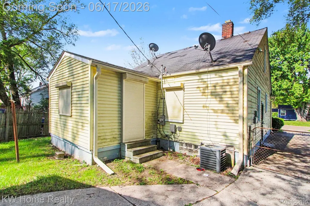 18426 Winthrop Street Detroit City MI 48235
