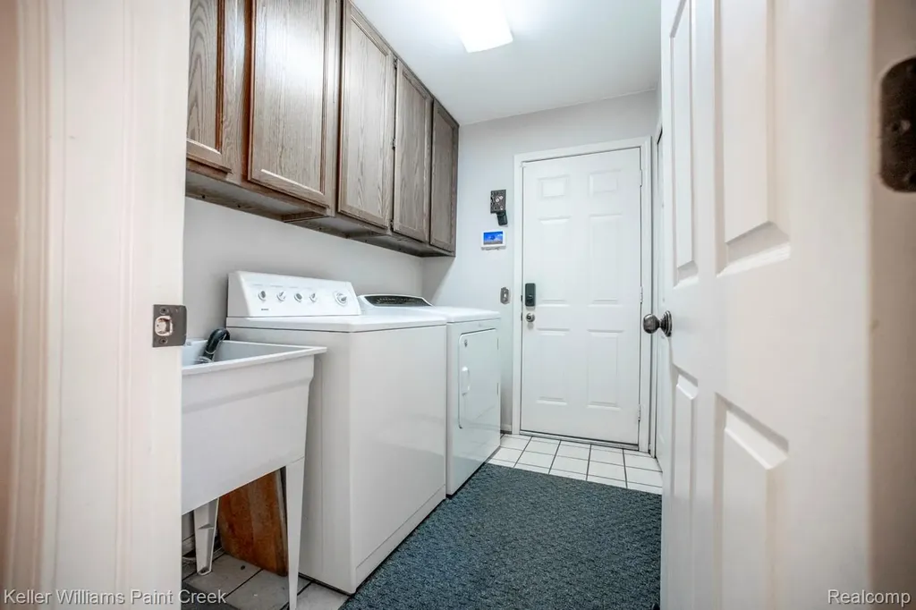 1447 Oakstone Drive Rochester Hills City MI 48309