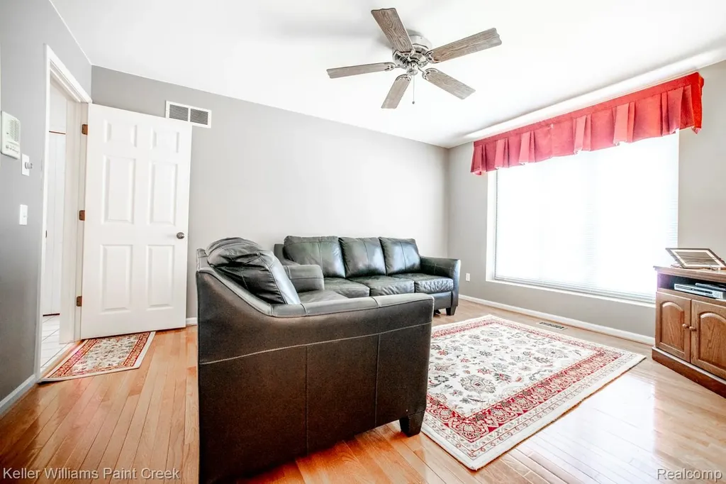 1447 Oakstone Drive Rochester Hills City MI 48309