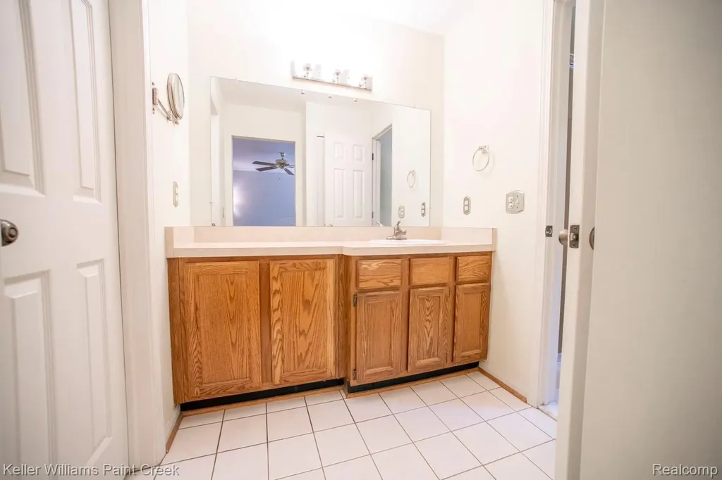 1447 Oakstone Drive Rochester Hills City MI 48309