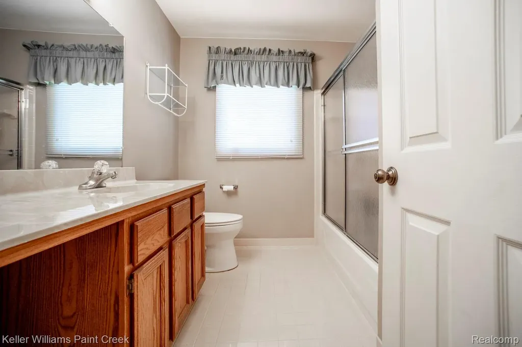1447 Oakstone Drive Rochester Hills City MI 48309