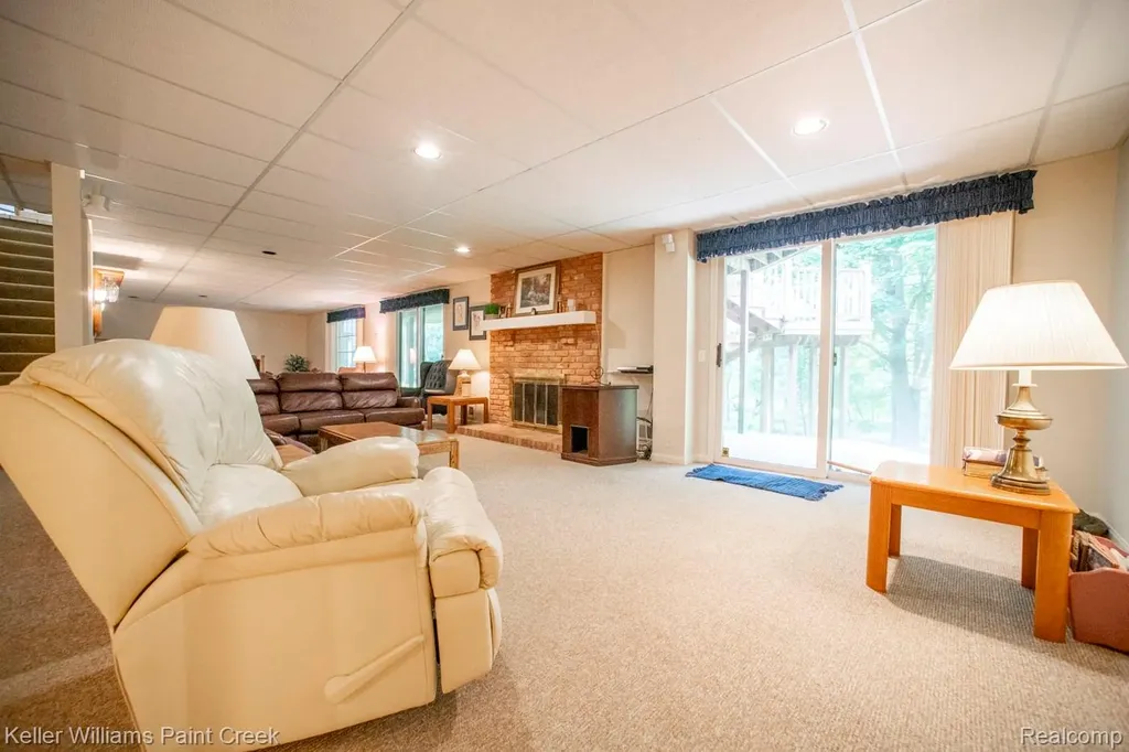 1447 Oakstone Drive Rochester Hills City MI 48309