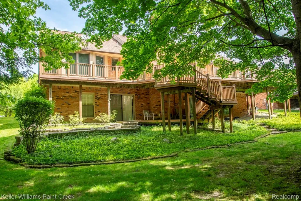 1447 Oakstone Drive Rochester Hills City MI 48309