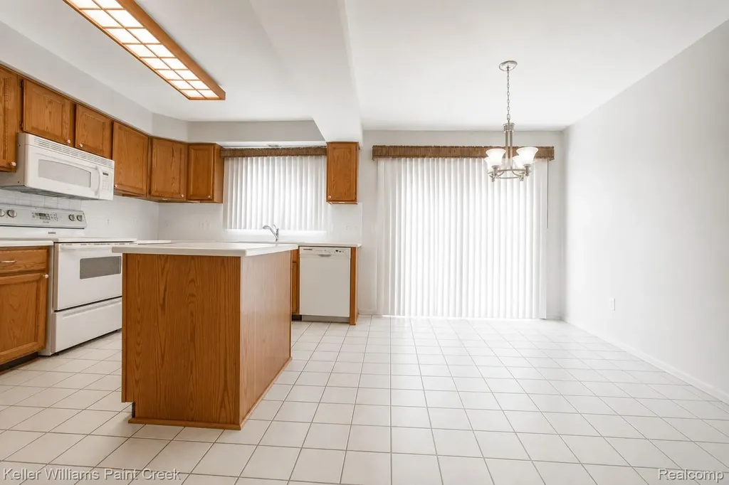 1447 Oakstone Drive Rochester Hills City MI 48309