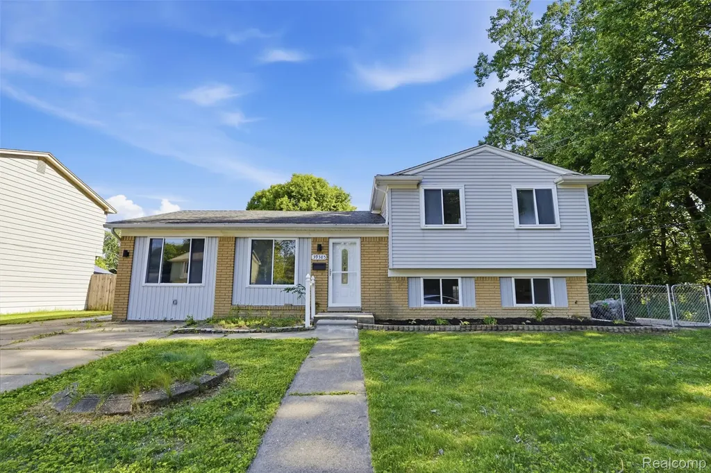 39385 Dillingham Street Westland City MI 48186