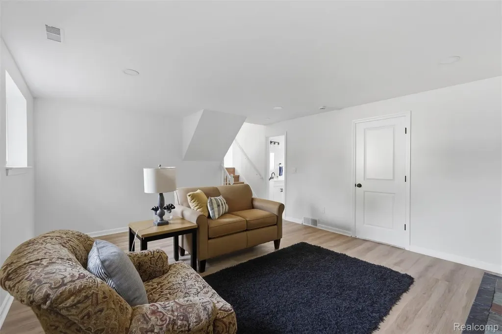 39385 Dillingham Street Westland City MI 48186