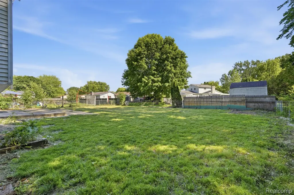 39385 Dillingham Street Westland City MI 48186
