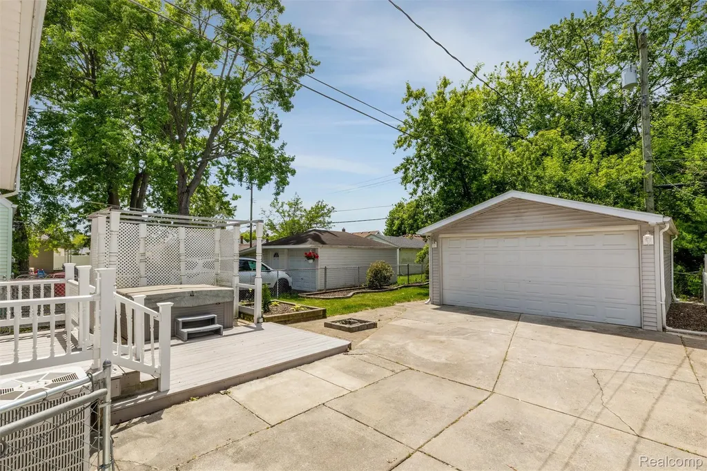 24921 Lexington Avenue Eastpointe City MI 48021
