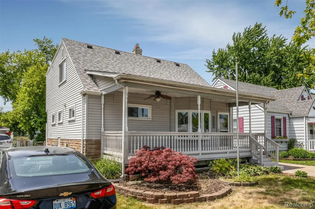 24921 Lexington Avenue Eastpointe City MI 48021