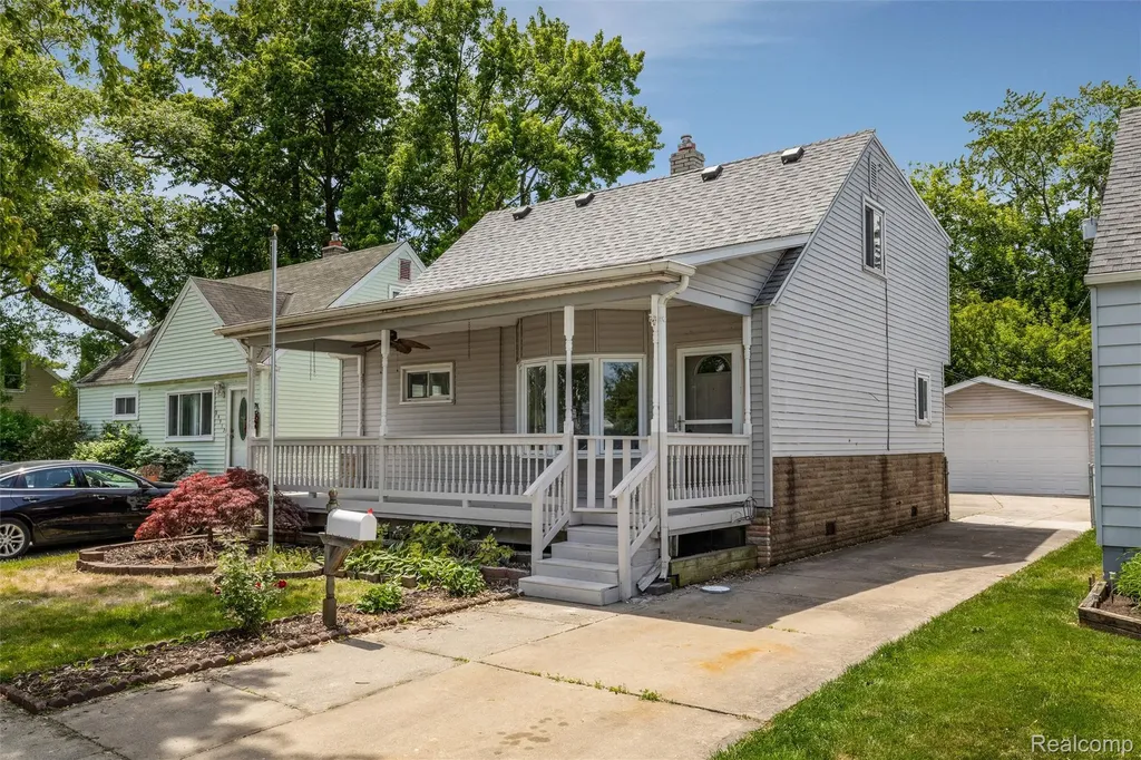 24921 Lexington Avenue Eastpointe City MI 48021