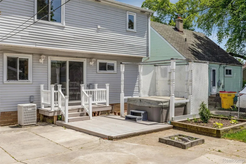 24921 Lexington Avenue Eastpointe City MI 48021