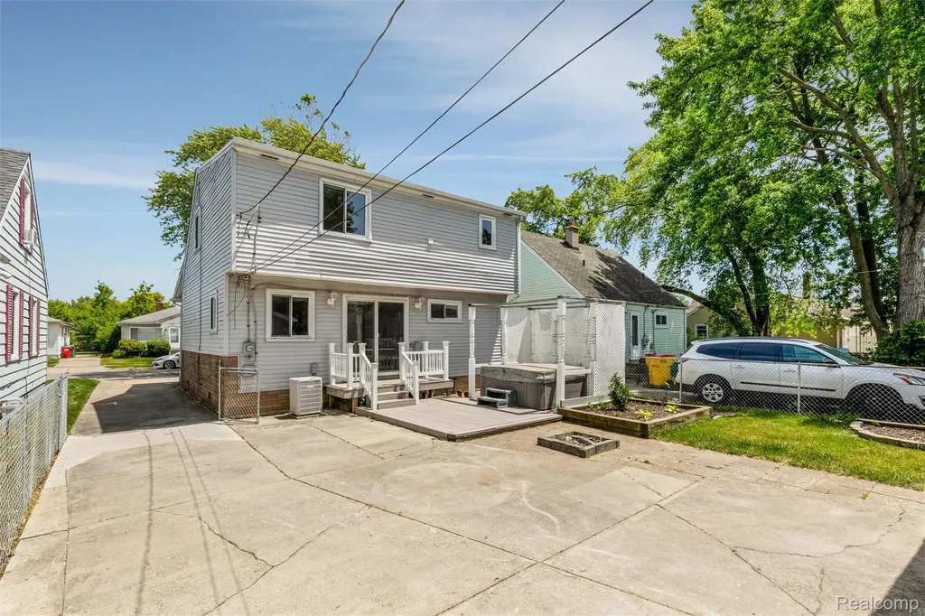 24921 Lexington Avenue Eastpointe City MI 48021