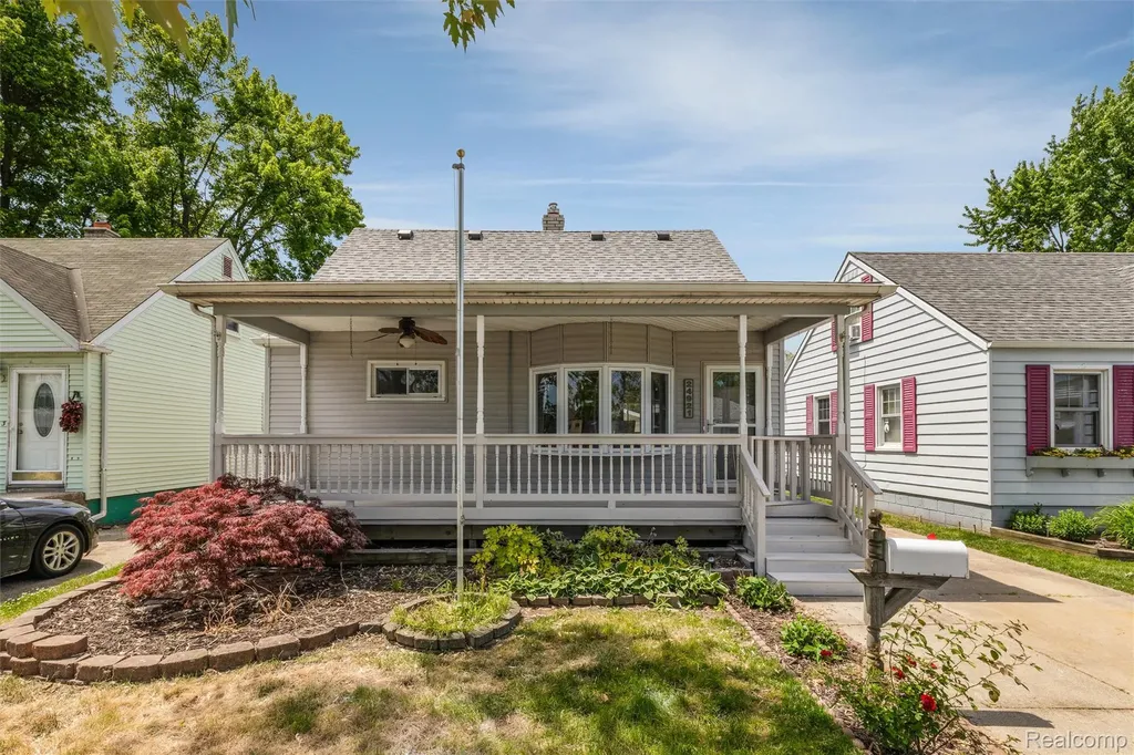 24921 Lexington Avenue Eastpointe City MI 48021